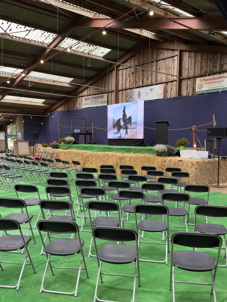 LED scherm verhuur paardensport Arnhem - indoor evenement display voor equestrian events
